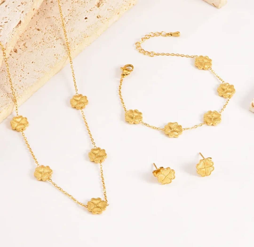 Parure "Trèfle Doré" Collier, Bracelet et Puces d'Oreilles
