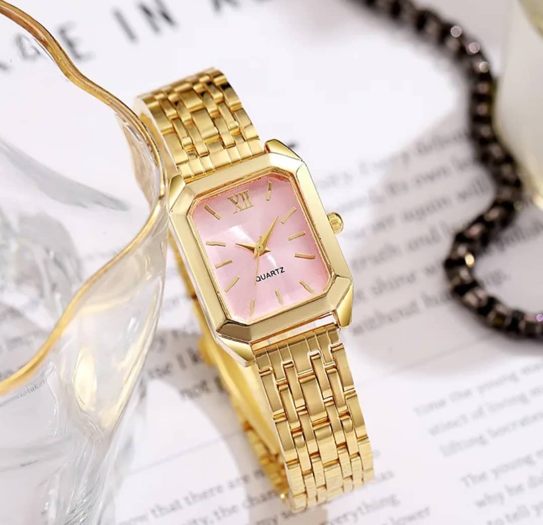 Montre Cadran Rose Femme Élégante Plaqué Or 18 Carats – Acier Inoxydable